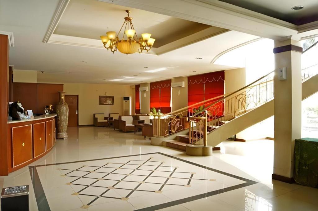 Karlita Hotel Tegal Exterior photo
