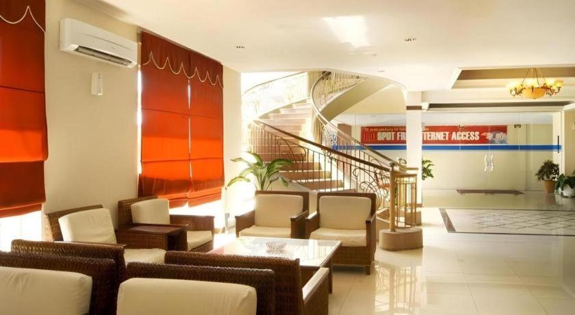 Karlita Hotel Tegal Exterior photo