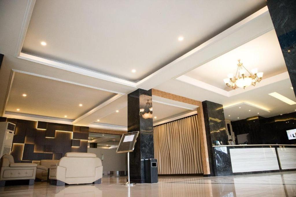Karlita Hotel Tegal Exterior photo