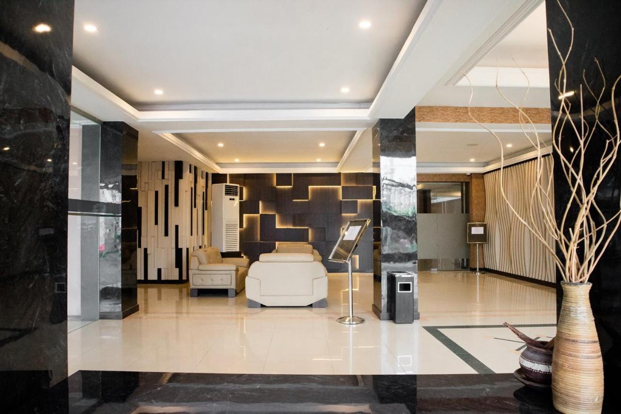 Karlita Hotel Tegal Exterior photo