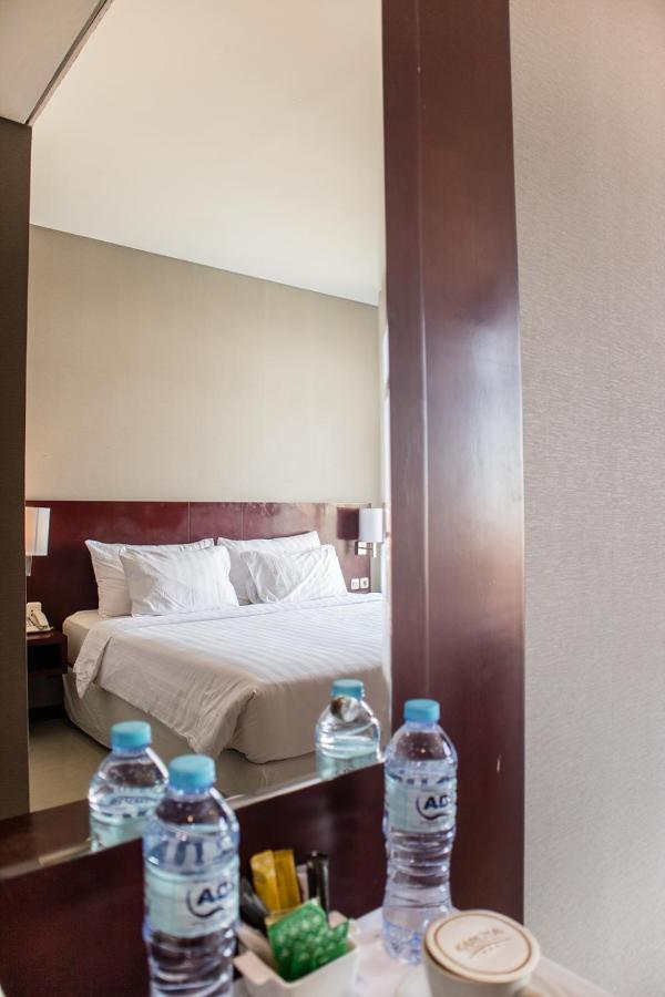 Karlita Hotel Tegal Exterior photo